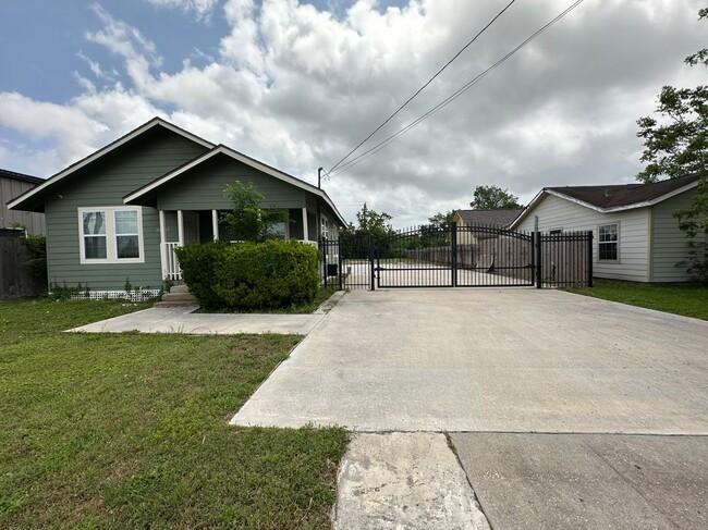Photo - 2405 Randolph Rd House