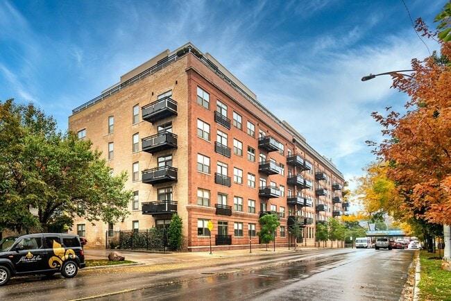 Photo - 1735 W Diversey Pky Unit #  0417