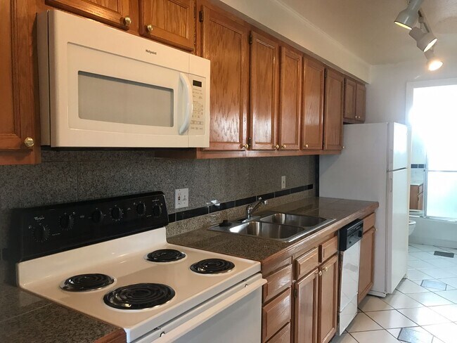 Photo - ONE MONTH FREE on this cat-friendly 1 BD o... Unit 680-312