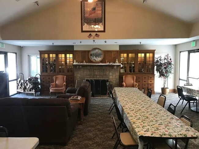 Photo - 319 E 12th St