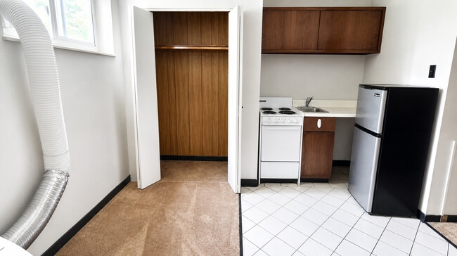 Studio - Oakland Apartments