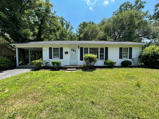 A Three Bedroom Home Near Sprague Street Park - A Three Bedroom Home Near Sprague Street Park