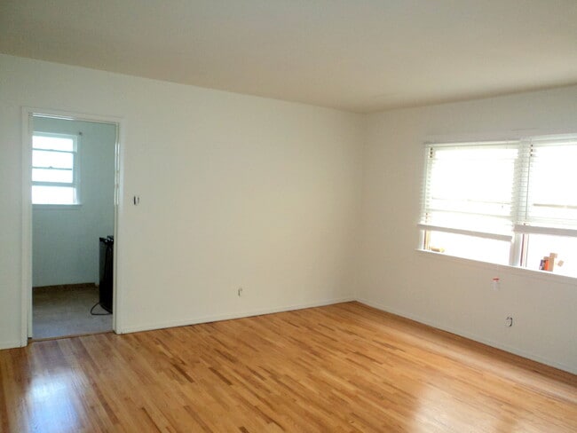 Building Photo - 8563 Colgate Ave Unit 5