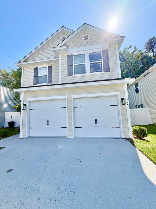 Building Photo - 500 Summer Hill Way