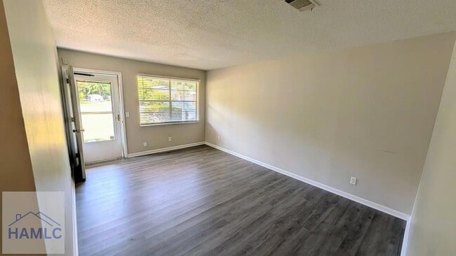 Photo - 631 Fleming Rd