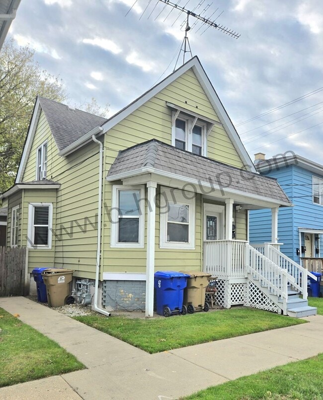 Building Photo - 821 48th St Unit Lower