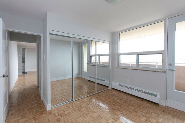 Photo - Spadina - 2x1 Unit 403