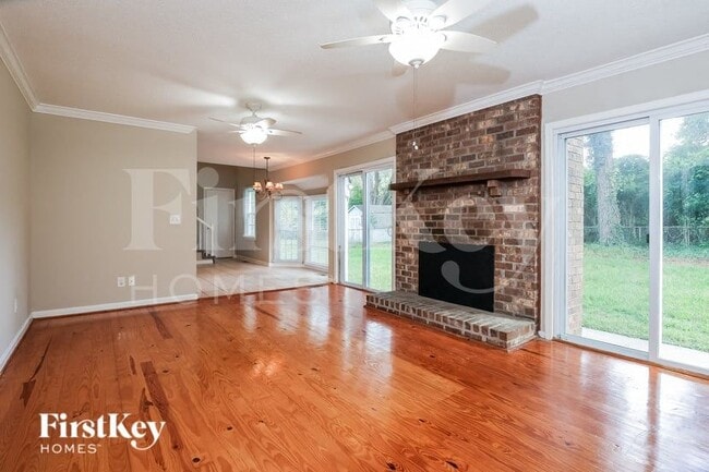 2332 Vanderbilt Dr