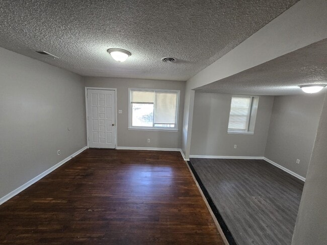 Photo - 3906 Hammett Dr