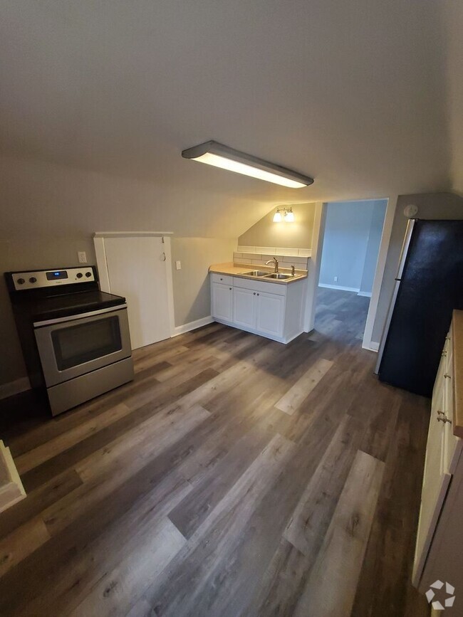 Building Photo - 3201 Charles St Unit Upper Rental