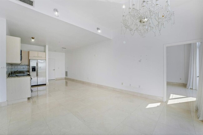 Photo - 2001 Meridian Ave Condo Unit 516