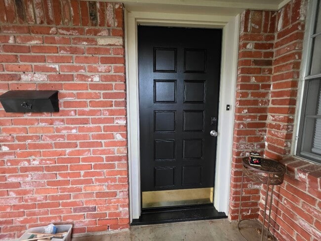 Front door with keyless entry - 4104 Kim Dr