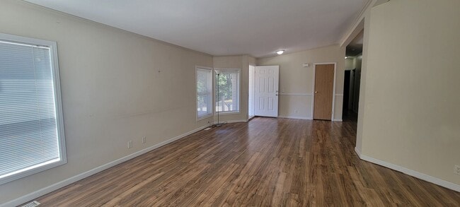 8090 Sawtell Rd