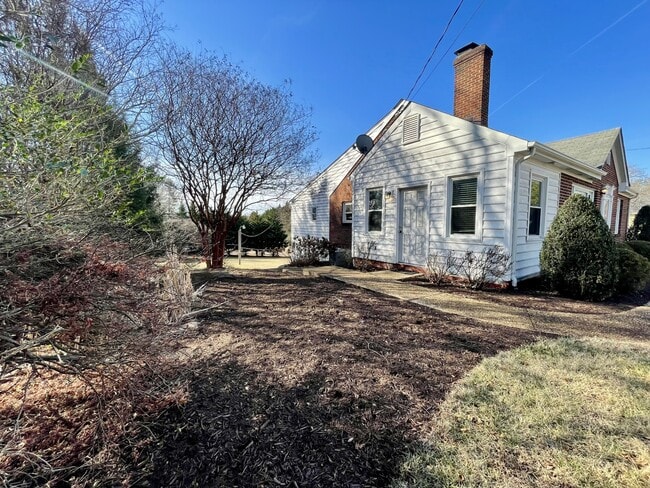 Photo - 2421 Old Forest Rd