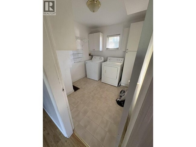 Photo - 910 Robinson St
