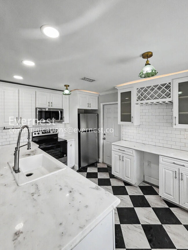 Photo - 1885 Shore Acres Blvd NE