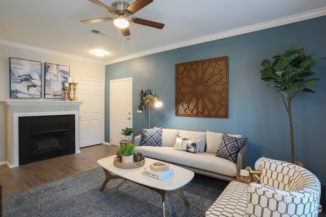 1BR, 1BA - 851 SF