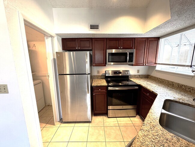 Photo - 1948 Lake Atriums Cir