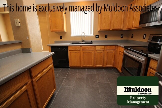 Building Photo - Strawberry Field gated community condo wit... Unit E