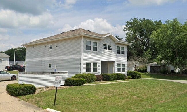 Photo - 306 Wigwam St