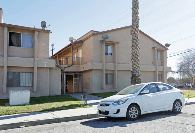 1319 N Acaia Ave - 1319 N Acacia Ave