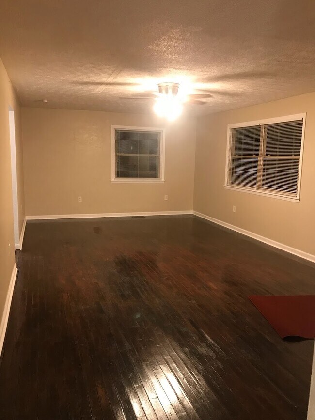 Photo - 197 E Elm St