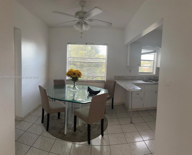 Photo - 2420 Johnson St Unidad 303