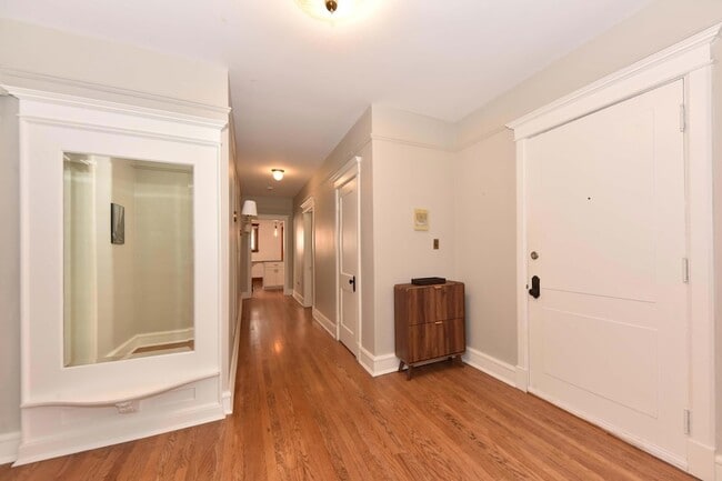 1714 E Kane Pl