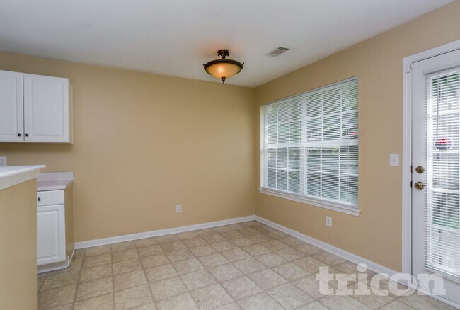 Photo - 1420 Spring Hill Run