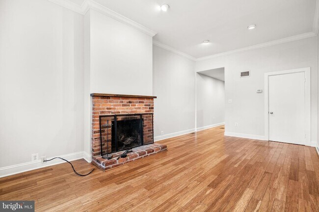 Photo - 1932 15th St NW
