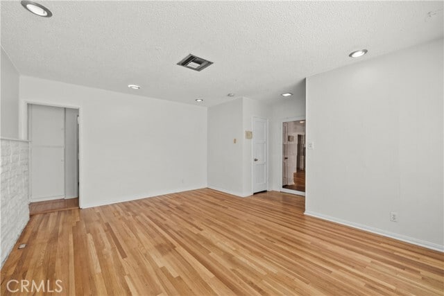 17501 Victory Blvd