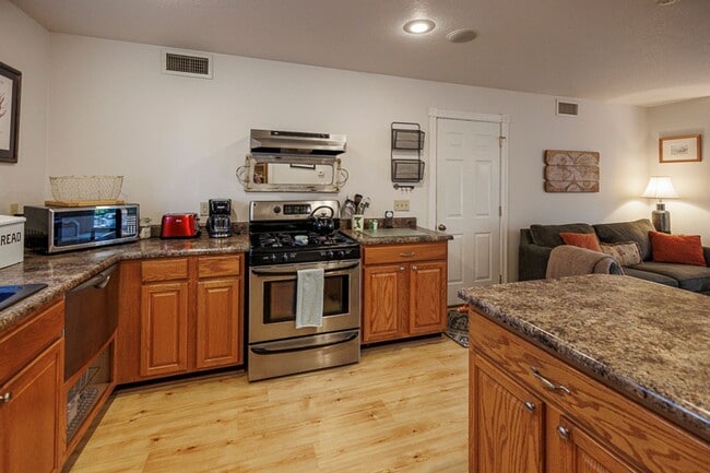 Photo - The Nest: Fully Furnished detached Cottage...