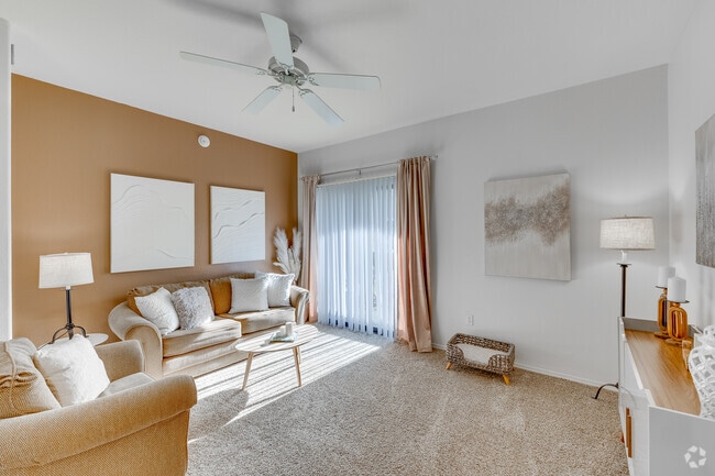 1BR, 1BA - 790SF - Living Room