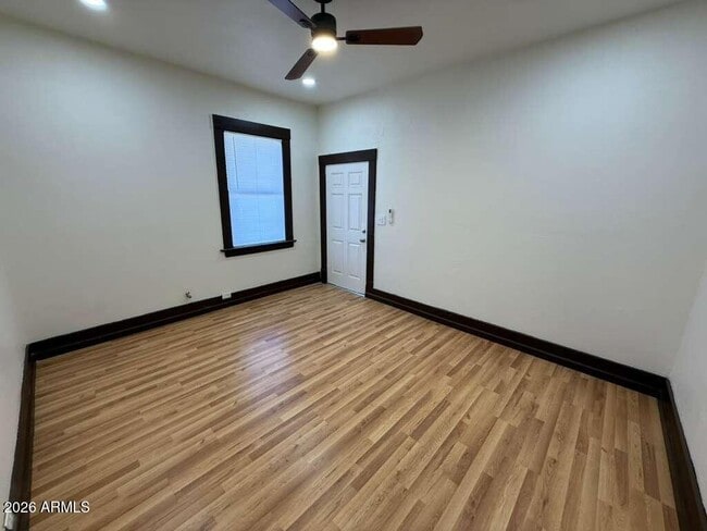 Photo - 860 E 13th St Unidad 2