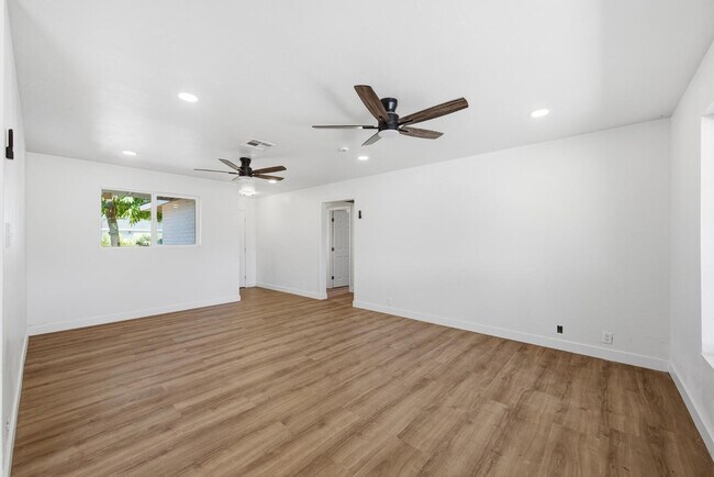 Photo - 2558 N 40th St