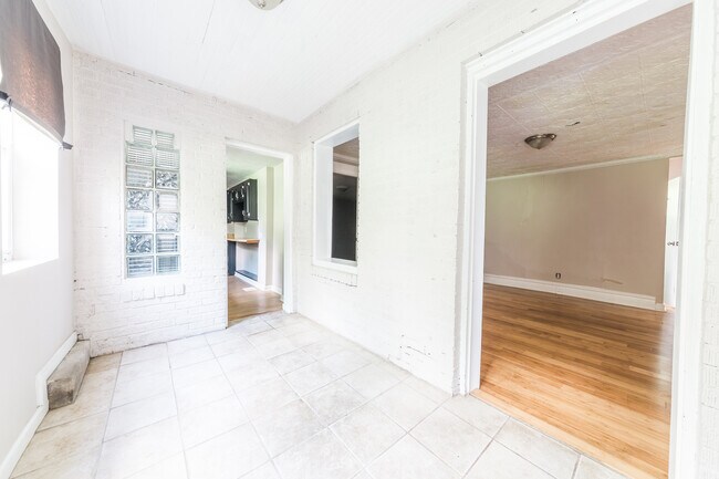 Photo - 986 E Warrington Ave Unit Bottom (Apt 1)