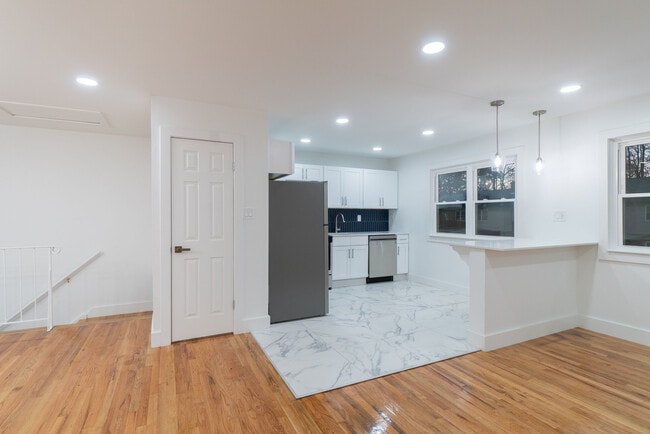 1 Bed 1 Bath Open Kitchen