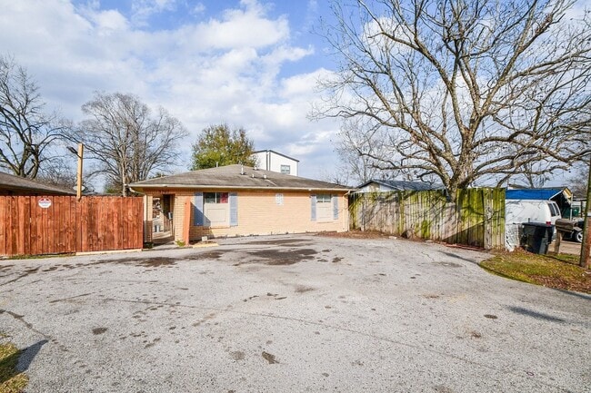 Building Photo - 3707 Seabrook St Unit 3