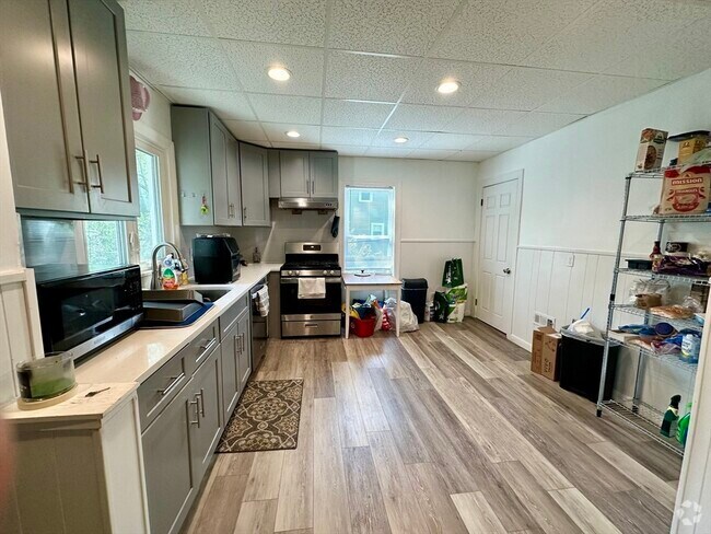 Building Photo - 118 Josephine Ave Unit 2 Rental