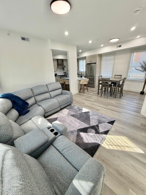 18 Dunreath St Unit Furnished 2B 2B Bonus R