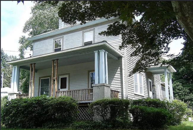 Building Photo - 27 Hazard St Rental