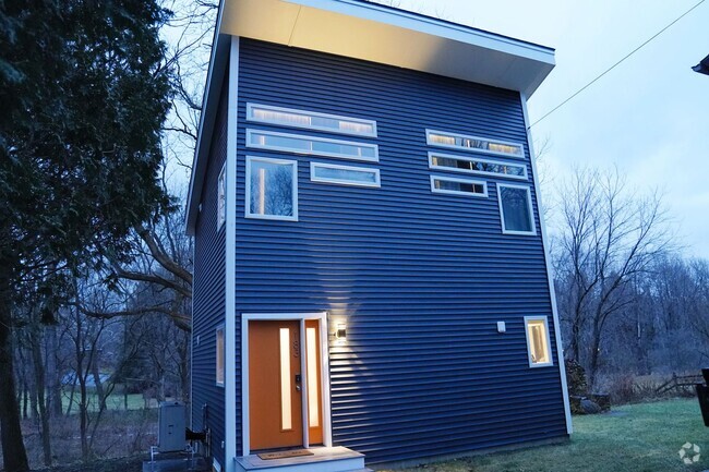 Building Photo - Modern, new construction in Williamstown! Rental