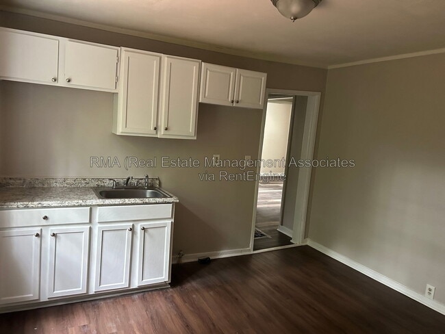 Photo - 1001 W College St Ext
