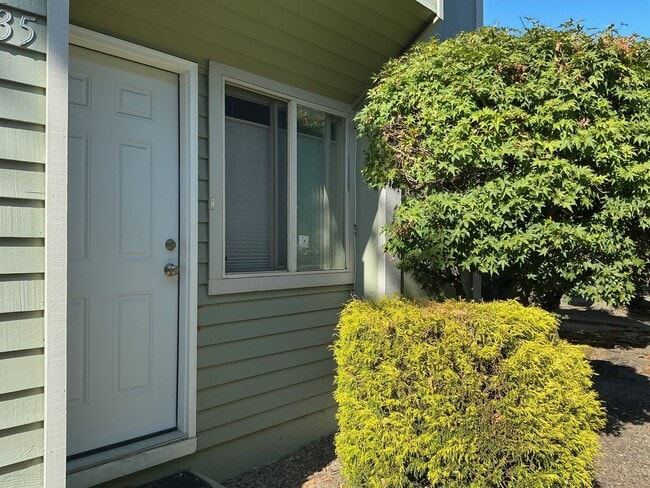 Building Photo - PERFECT COZY NEST Rental