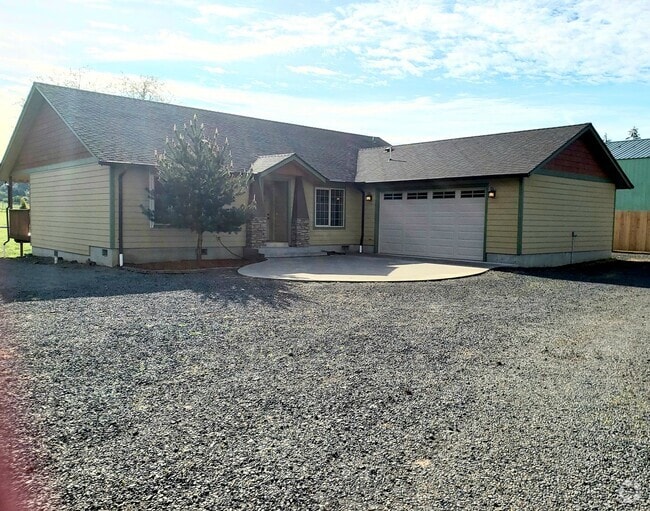 Building Photo - 3bedroom 2bath House