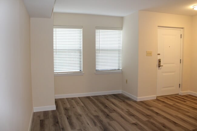 Photo - Mount Vernon Plaza