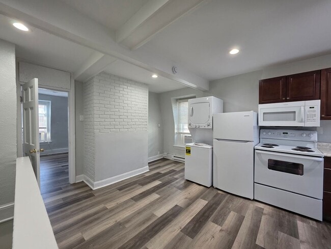 Building Photo - 1420 N Van Buren St Unit 3 Rental