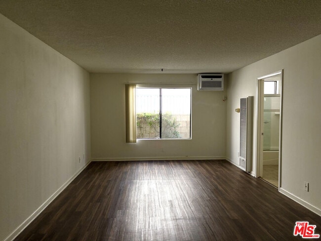 5418 Hermitage Ave Unit 103