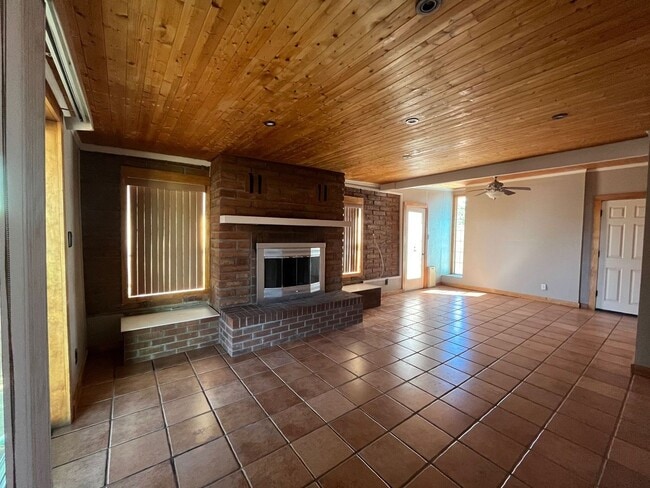 Photo - 4 bedroom 2 bath home centrally located