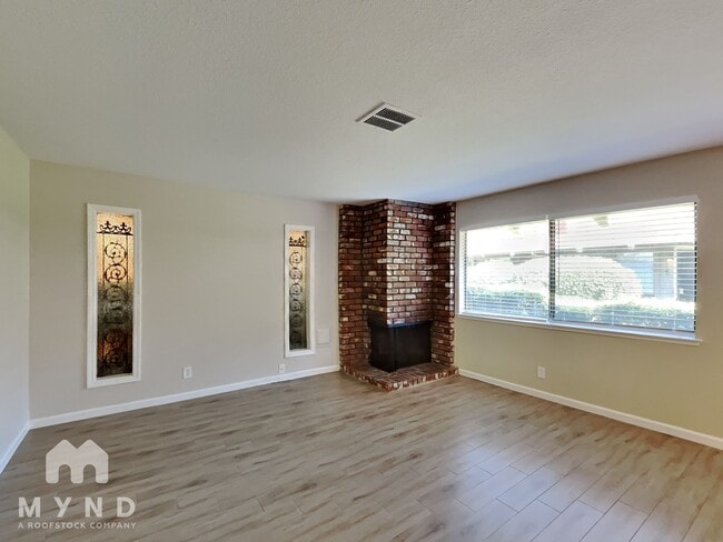 Building Photo - 2336 Villanova Cir Unit 1 Rental